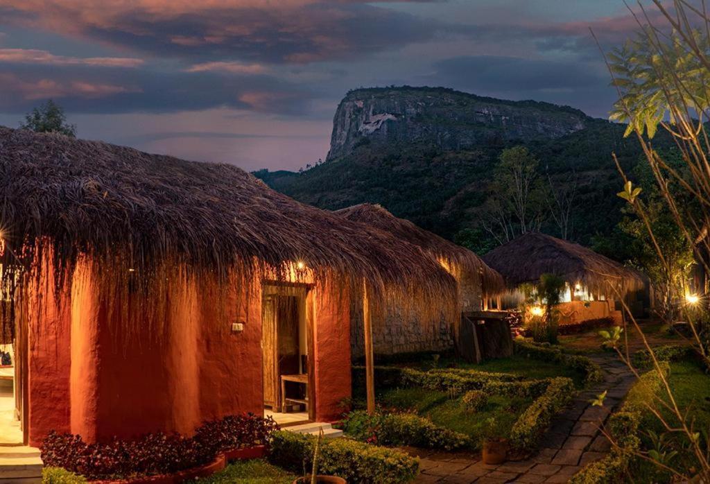 Deshadan Eco Valley Resort - An Eco Friendly Mud House Kanthalloor Exterior photo