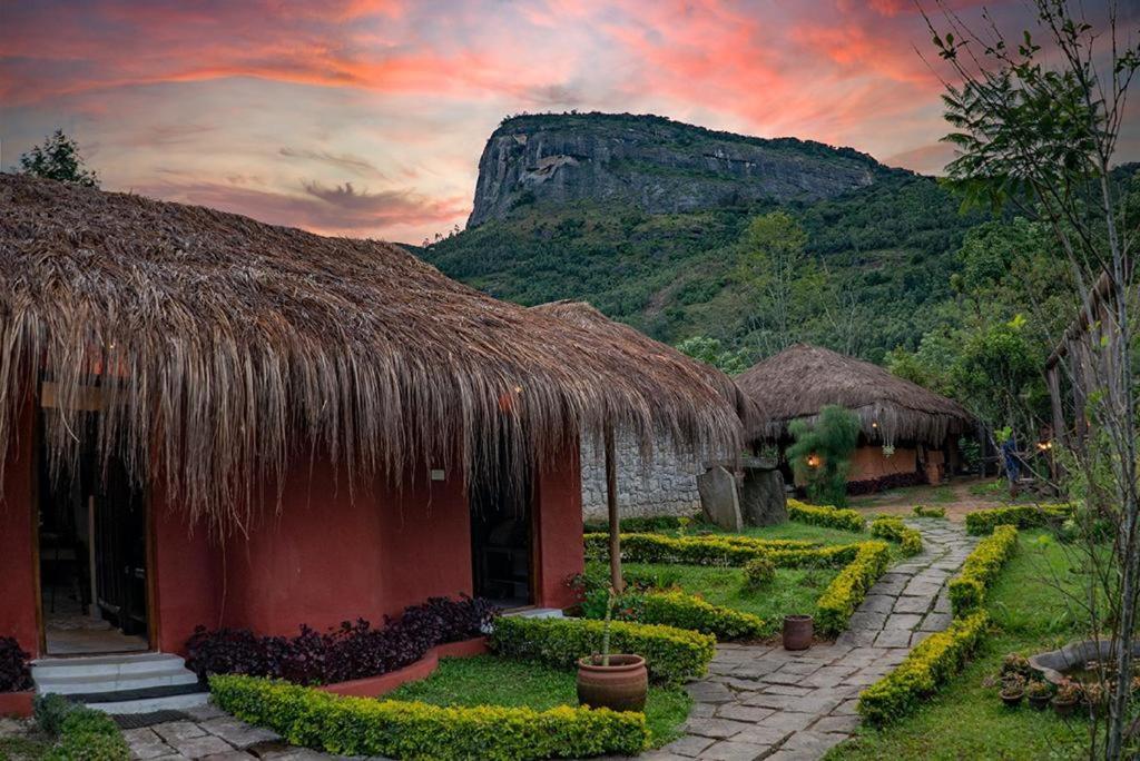 Deshadan Eco Valley Resort - An Eco Friendly Mud House Kanthalloor Exterior photo
