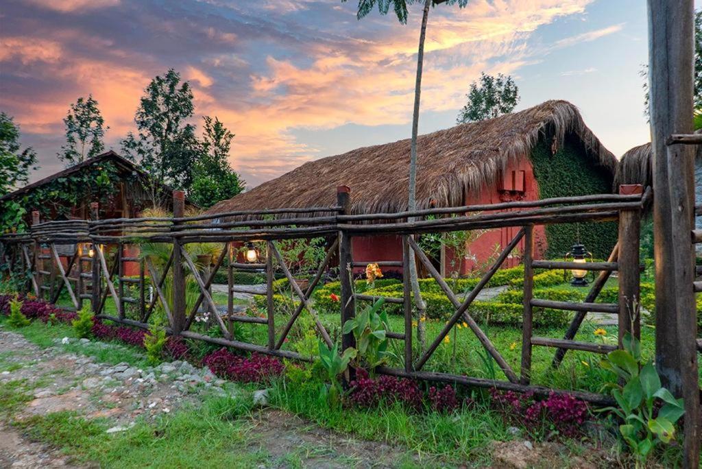 Deshadan Eco Valley Resort - An Eco Friendly Mud House Kanthalloor Exterior photo