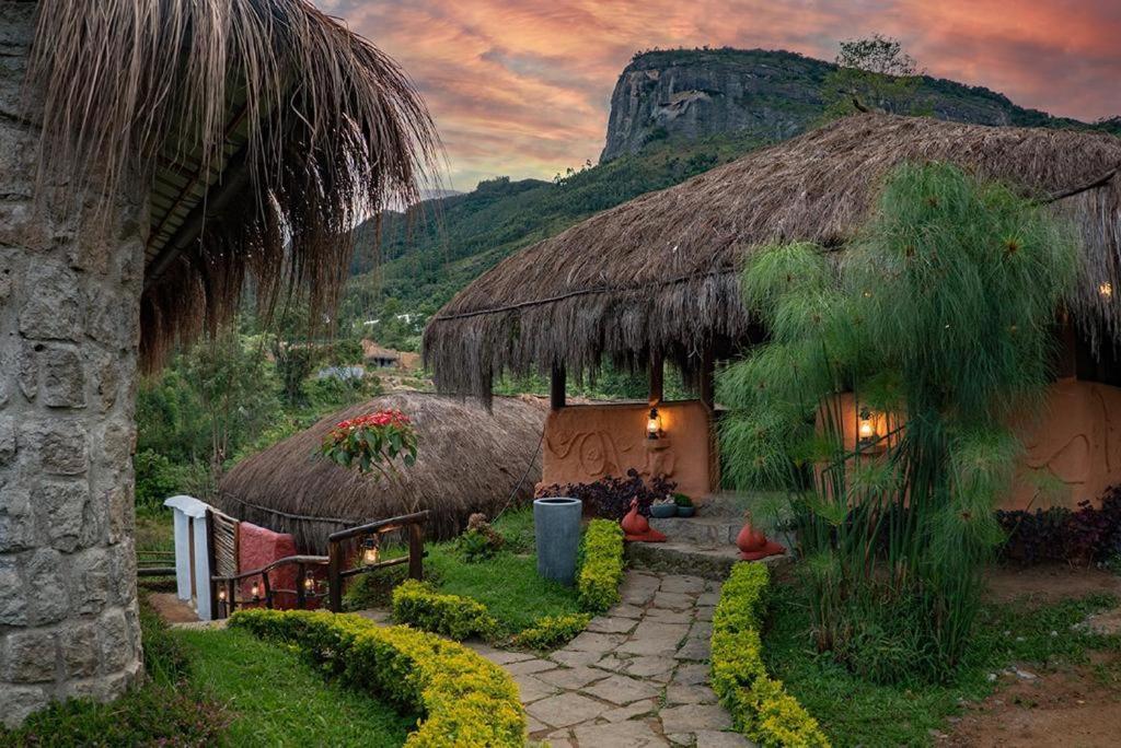 Deshadan Eco Valley Resort - An Eco Friendly Mud House Kanthalloor Exterior photo