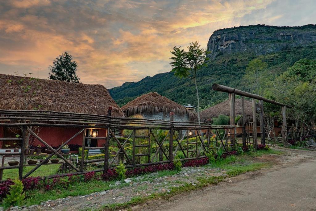 Deshadan Eco Valley Resort - An Eco Friendly Mud House Kanthalloor Exterior photo