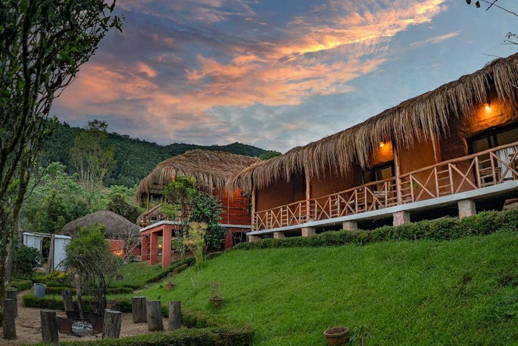 Deshadan Eco Valley Resort - An Eco Friendly Mud House Kanthalloor Exterior photo