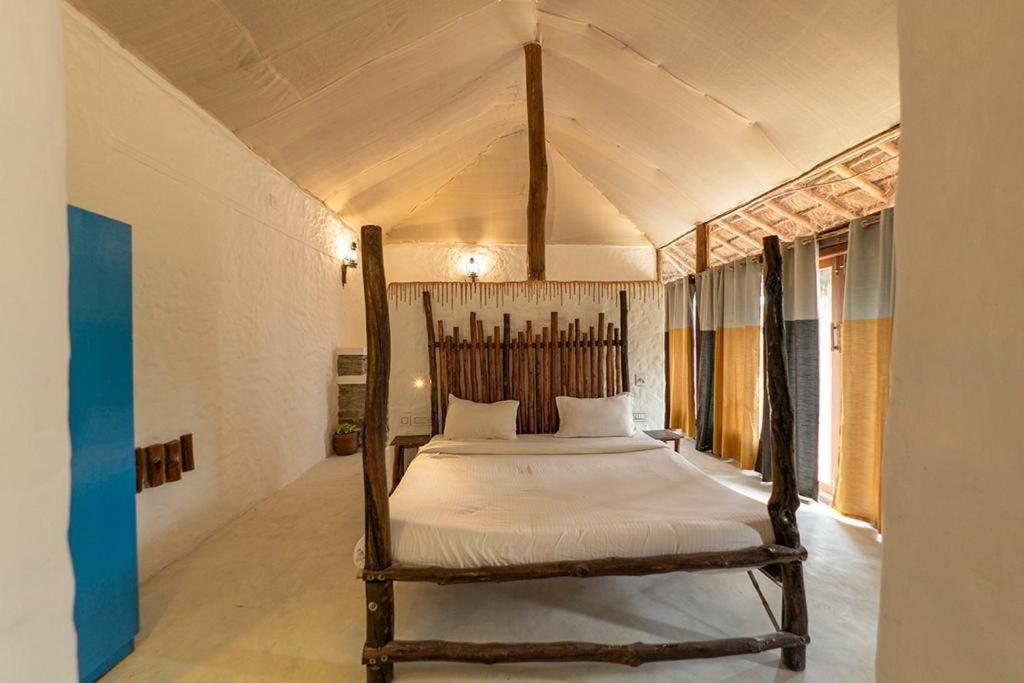 Deshadan Eco Valley Resort - An Eco Friendly Mud House Kanthalloor Exterior photo